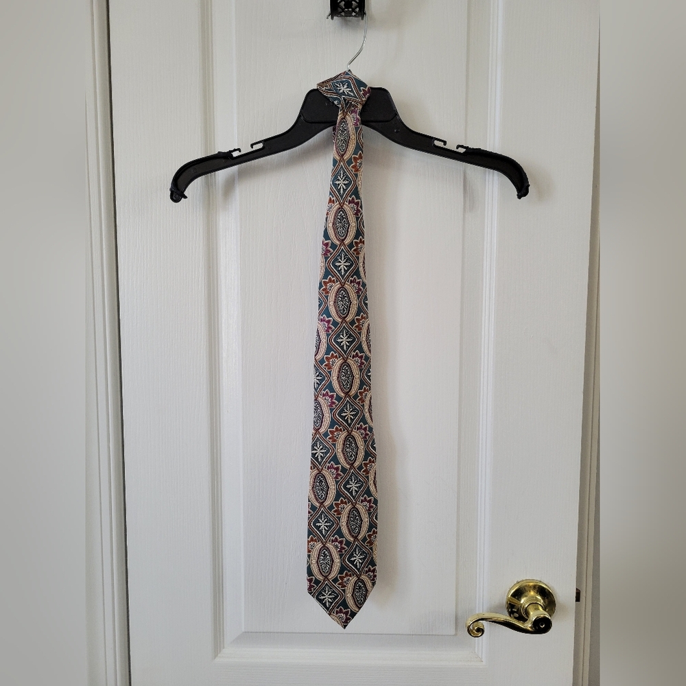 Christian Dior CD1 100% Silk Tie Designer Burgundy Green Pattern Luxury Necktie